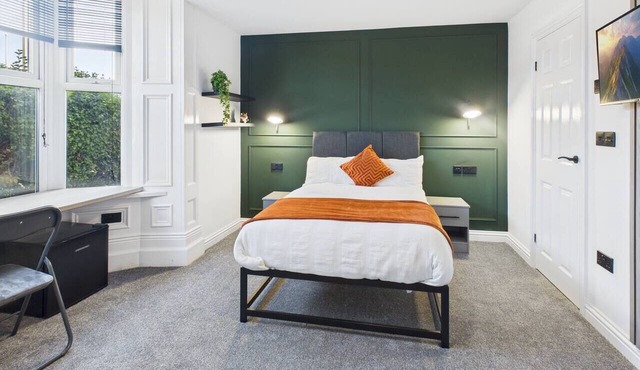 6-Bed 6-Bath | Direct Metro Access | South Shields