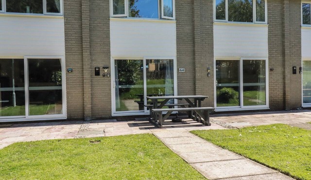64 MANOR VILLAS, ATLANTIC REACH, pet friendly in Newquay
