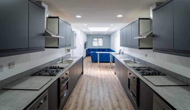 76 Bournbrook Road Equipped Studios Near QE