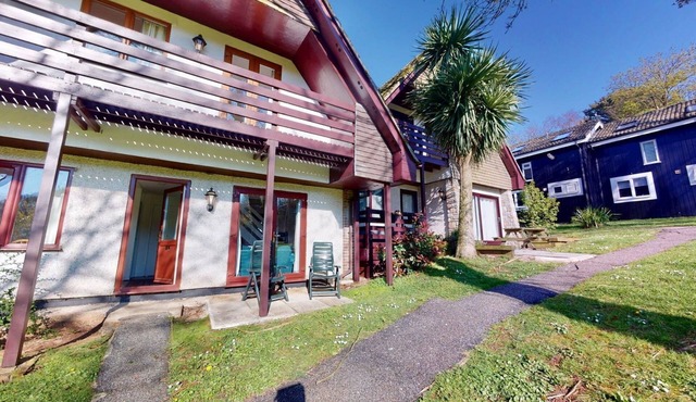 87 Strawberry Hill, Tolroy Manor