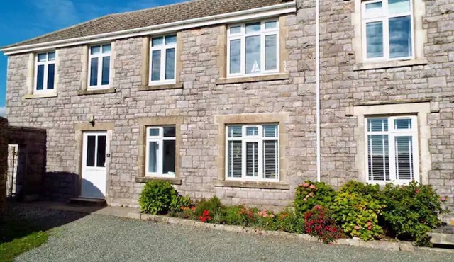 9 The Downs, Thurlestone overlooking Burgh Island in Thurlestone