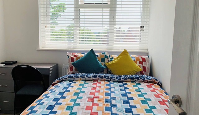A Clean & Cosy Abode for a Comfortable Homestay in Sutton