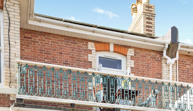 A comfortable first-floor apartment for two with lovely sea views.