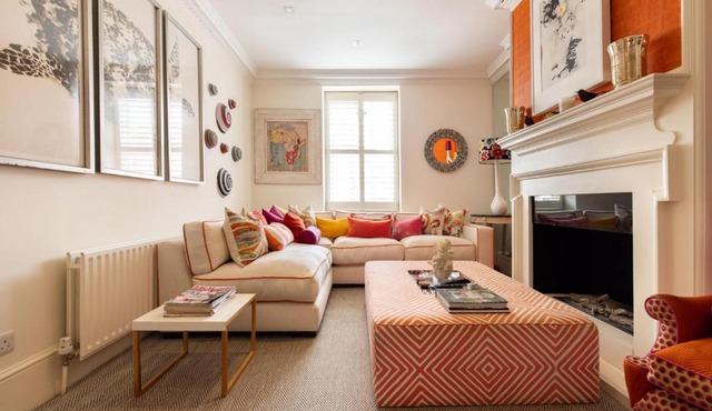 A Royal Residence – Stylish 2 Bedroom in Kensington