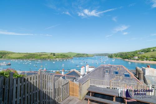 Absolute Heart of Salcombe - Estuary Views, Sauna, Hot Tub