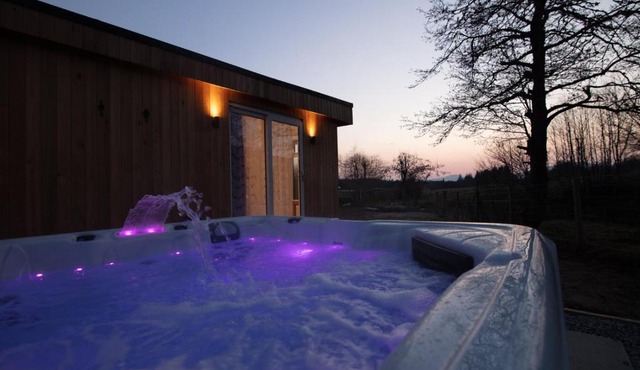 Allt Mor Rentals - Chalet with hot tub, And Studio Apartment no hot tub
