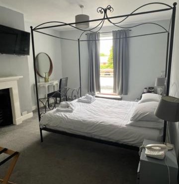 Antrobus Arms Hotel