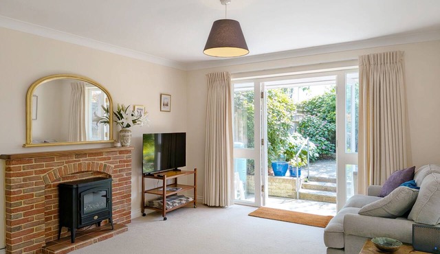 Apple Cottage - Emsworth - a cottage that sleeps 5 guests in 3 bedrooms