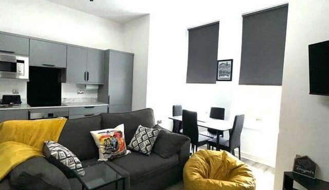 Apt 1, 38 Everton Road