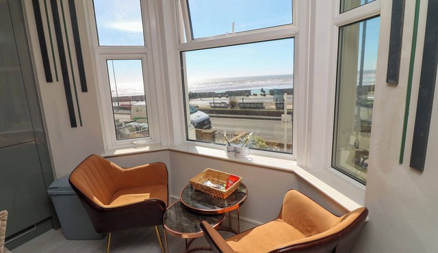 APT 4 @ HUNTER'S QUAY, pet friendly in Bridlington