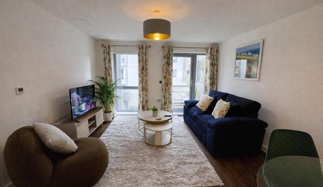 Avocado Tree Apartment - near Cambridge Station