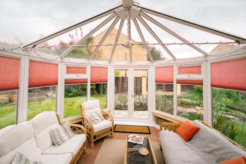 Baker's Bun - Sleeps 7 - Spacious Home - Parking & Garden - Bradley Stoke Bristol