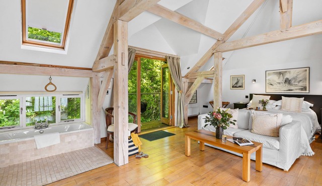 Barberry Brook at Fingals - sleeps 2 guests in 1 bedroom