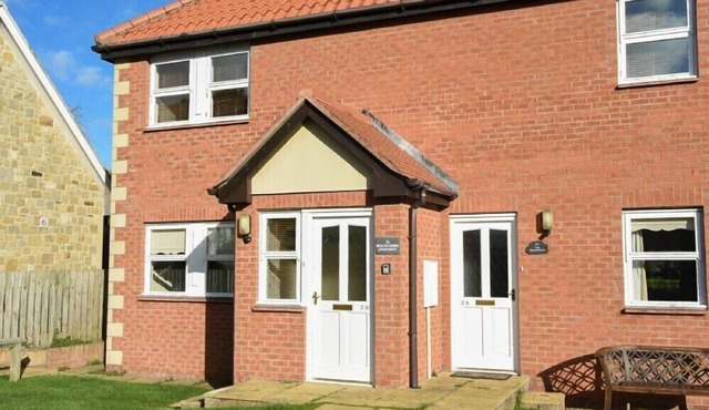 BEACHCOMBER APARTMENT, pet friendly, with a garden in Bamburgh