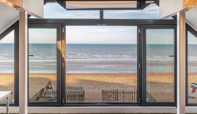 Beachfront Escape Sleeps 8 Ideal Family Retreat