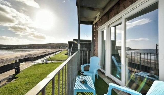 Beachfront Haven | Sea View Apartment with Balcony & Parking in Stonehaven