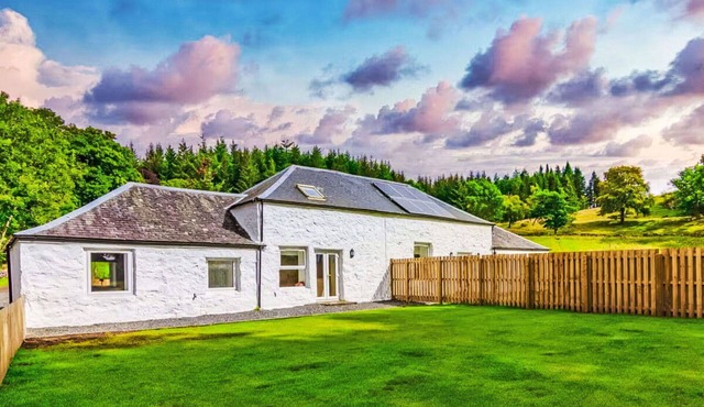 Beautiful private villa for 4 guests with WIFI, hot tub, TV and panoramic view