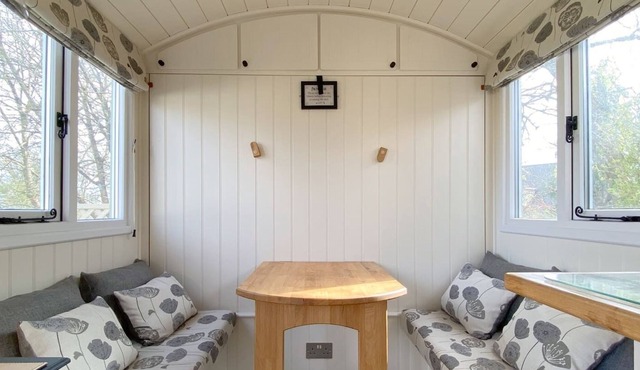 Beautiful Shepherds Hut near The Gower in Upper Killay