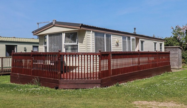 BEECH LODGE, family friendly, country holiday cottage in Wadebridge