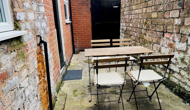 Benedict Place, Liverpool with FREE Parking