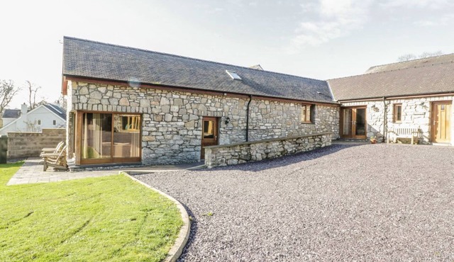 Beudy Bach, Llangoed