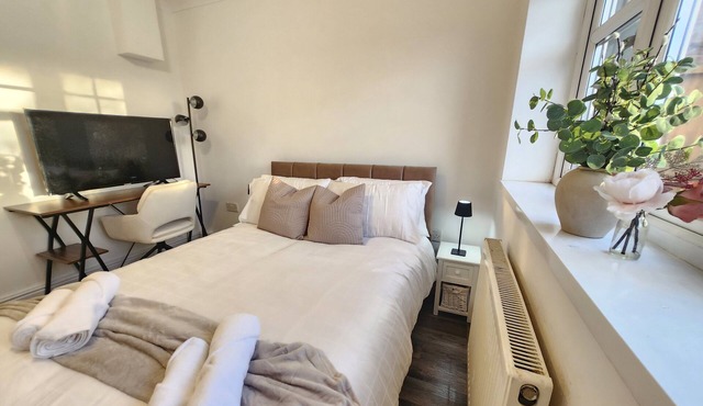 Birmingham Contractor Stay, 5 Bed, Private Parking, Near M6, Groups