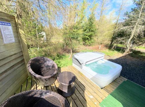 Blair Tiny House with Private Hot Tub - Fife - Loch Leven - Lomond Hills in Kelty