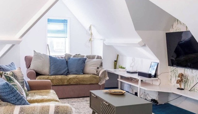 Boho Flat, Sleeps 8, Near Beach Ideal For Groups