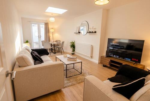 Boutique 3-Bed Oxford Home, Garden & Parking