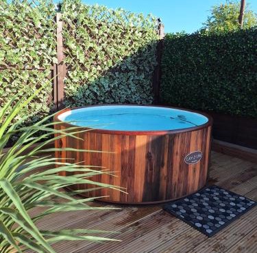 Boutique, cute seaside themed barn, private hot tub, 2 bedroom, sauna & gym