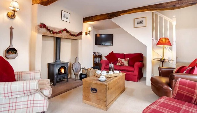 BOXTREE, pet friendly, character holiday cottage in Ullswater