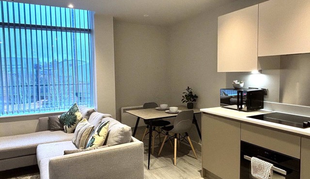 Bracknell Studio Apartment with free Parking