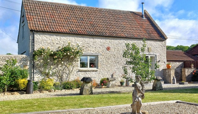 Bramley Barn-Romantic Cosy Barn with Luxury Hot Tub, Nr Pilton Somerset.