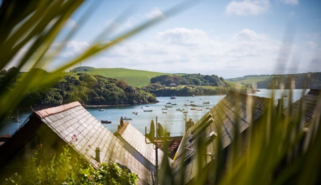 Brewery Cottage - a bright and large holiday home for 11 guests