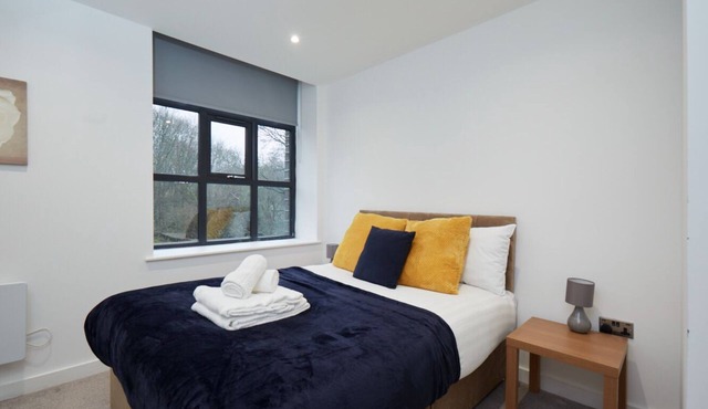 Bright 2-Bed with Scenic Views in Holmfirth