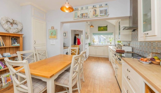 Bright & spacious 3-bedroom bungalow with garden in Brundall