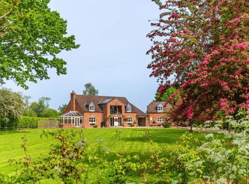 Broadleaf Lodge in Lincoln