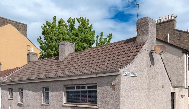 Broughty Ferry Cottage - 2 bedrooms - By the River
