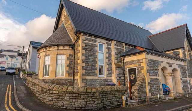 Brunel House - Cwtch Accommodation in Griffithstown