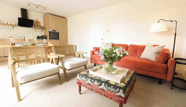 Charming Apartment Near Royal Crescent & Shops