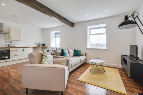 Canal View 2BR Home for Families & Friends