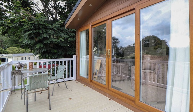 CARAVAN 96, pet friendly, with a garden in Llanfwrog, Denbighshire