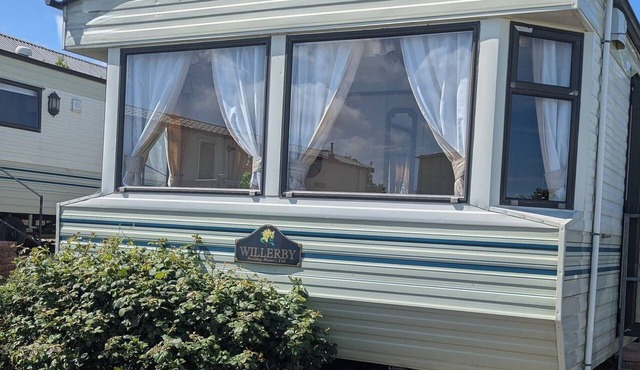 Caravan Sleeps 4 With Parking and Patio