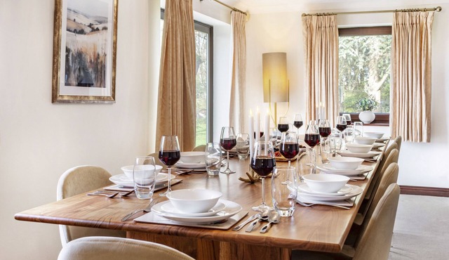 Cedar Farm: A Stunning 6 Bedroom Detached Home