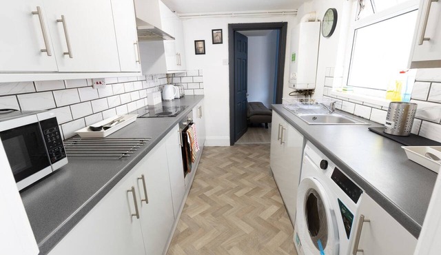 Central 2-BR Middlesbrough | Walk to Station & Uni in Middlesbrough