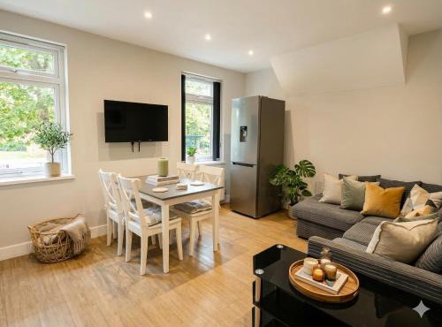 Central 3 beds with parking