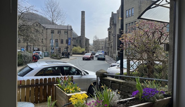Central Hebden Bridge Apartment | Log Burner & Private Patio in Hebden Bridge