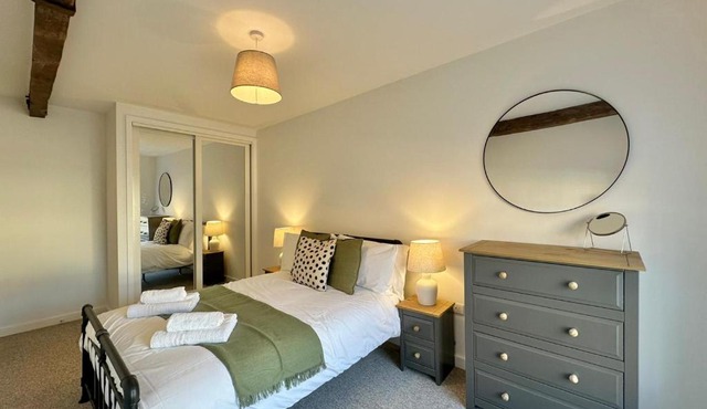 Central - Perfect for Work or Leisure - Walk to Cafés, Restaurants & Bars in Hereford