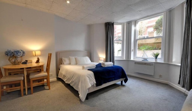 Central studio beach apartment