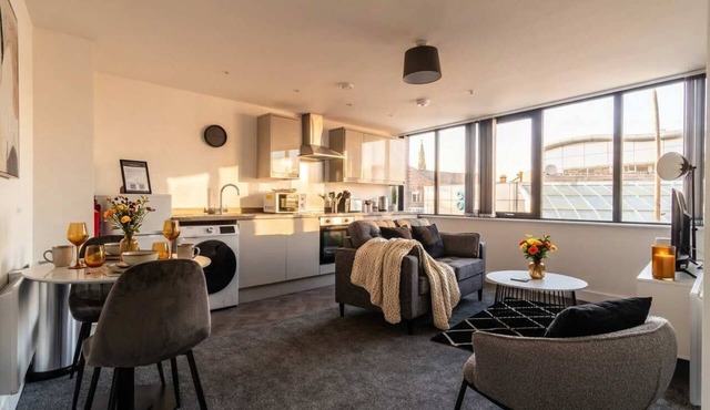 Central Wrexham 1BR Apt, Walk to Station & Town